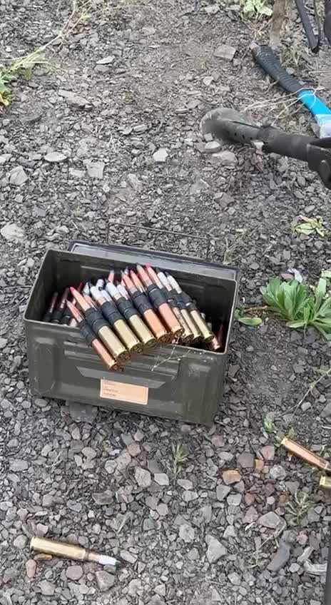 Ukrainian Militants Abandoned Brand New M2 .50 Caliber Machine Gun With Ammo For Russian Forces