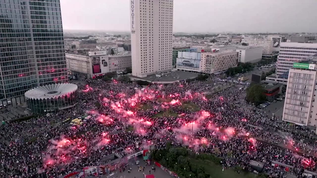 Sirens blare in Poland to honor Warsaw Uprising