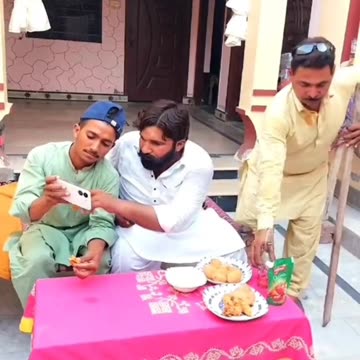 Dunya se bekhabar loog