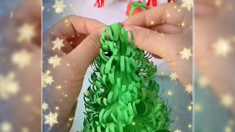 Get into the holiday spirit with this festive and easy Christmas tree craft! 🎄✨