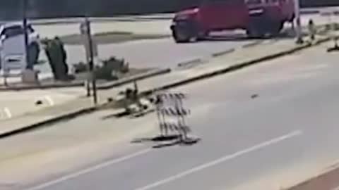 Watch this police officer battle the wind while placing road signs