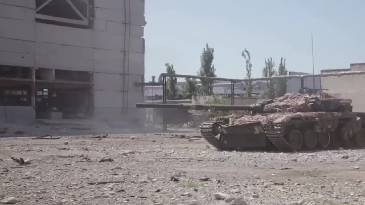 Severodonetsk holds on, despite everything. Street fights. Subscribe