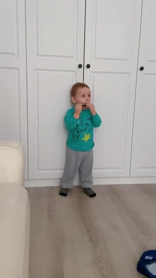 Miroshka taps her foot