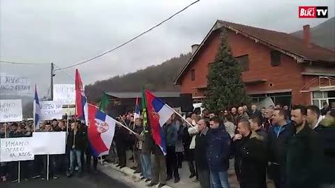 Pogledajte kako su Srbi blokirali cestu na Kosovu