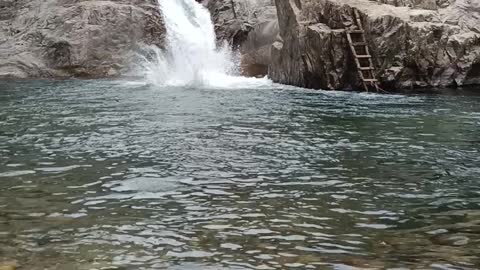 Un baño rico en cascada de vallrta