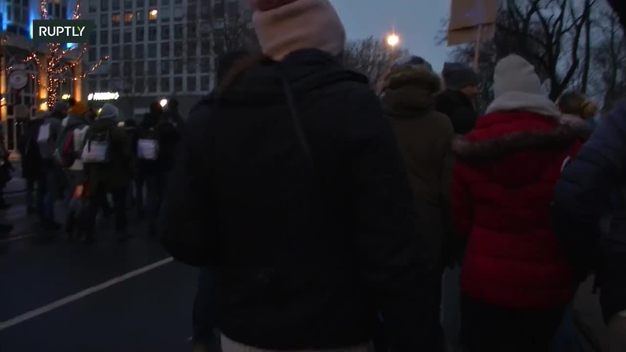 LIVE: Wien / AT - Corona-Skeptiker: Kundgebung gegen die COVID-19-Beschränkungen und Pflichtimpfung