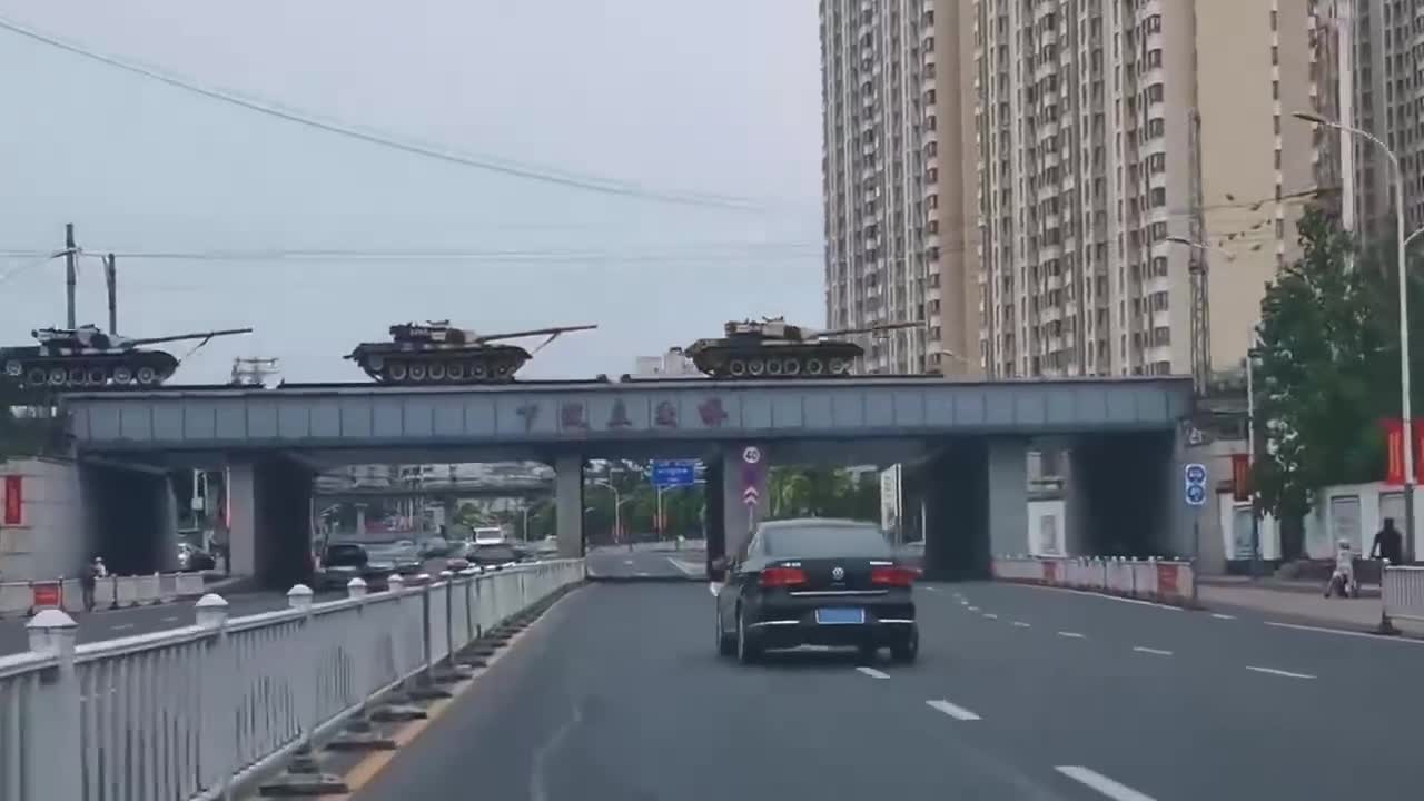 Another video of the transfer of tank units by rail in Fuzhou, Central Fujian Province, China