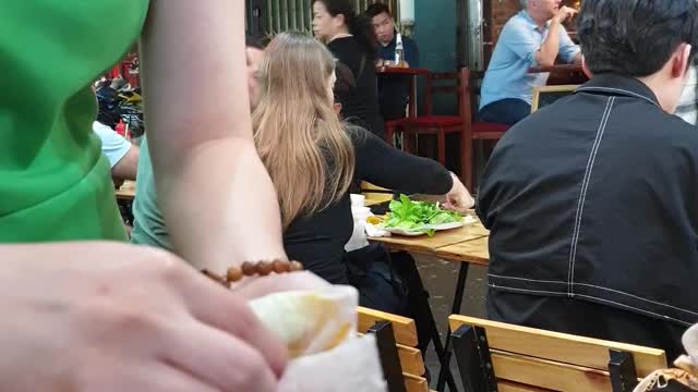 How to eat Vietnamese food, Ban Xeo