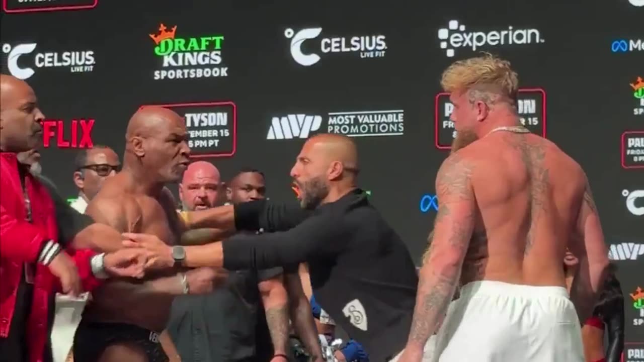 Slow motion angle of Mike Tyson slapping Jake Paul 😬