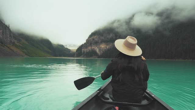 Beautiful Relaxing vid of boating