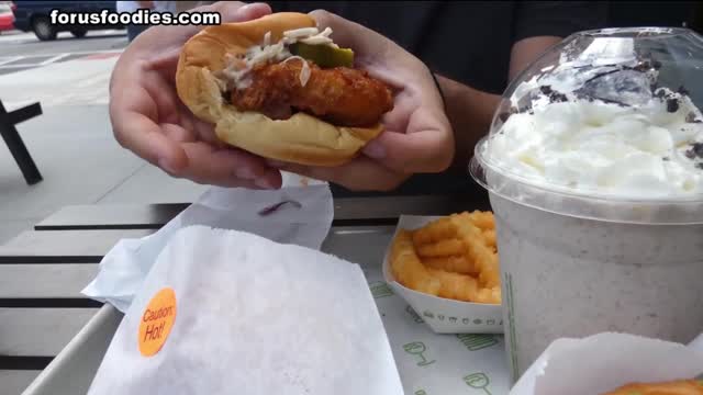 I try the top 3 Sandwiches at Shake Shack Orlando