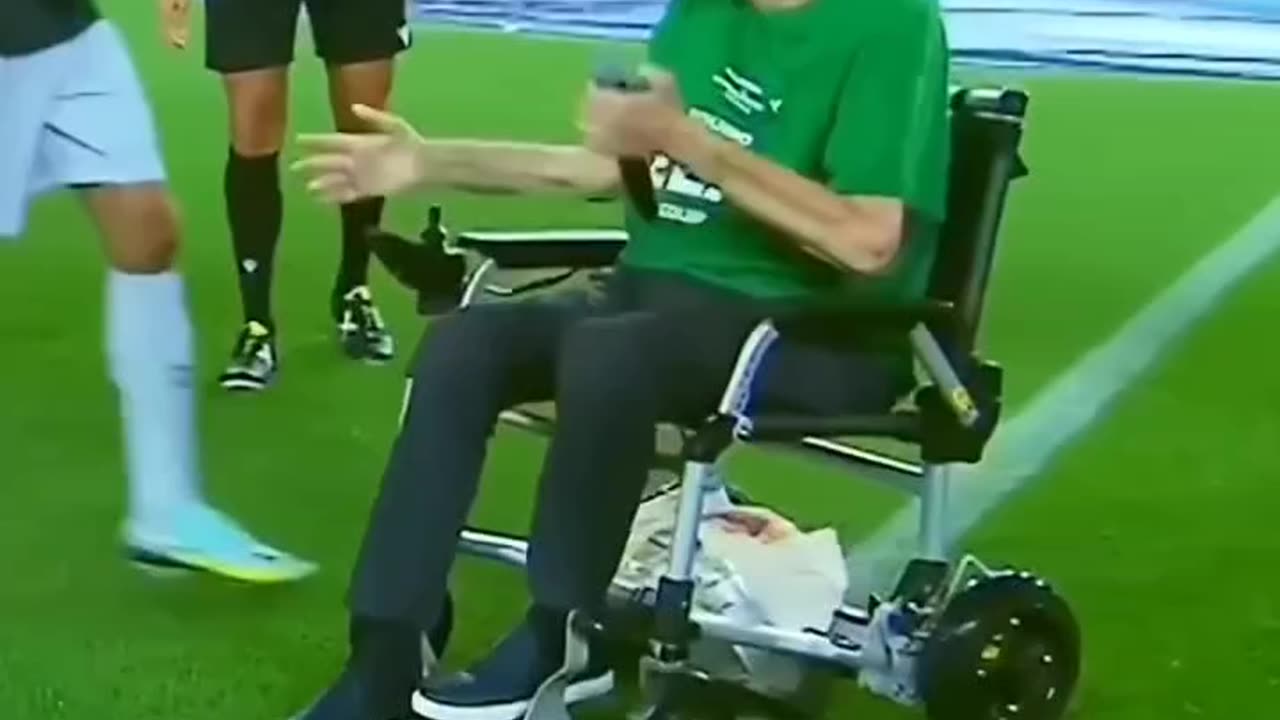 Football Unites: Incredible Fan Respect Moments That Transcend Rivalry⚽