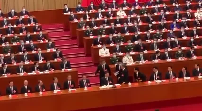 Chinese Leader Xi Has His Predecessor Hu Jintao Removed from CCP Summit on Live TV