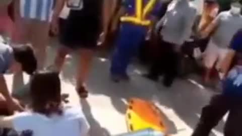 THIS WAS FILMED IN FRONT OF THE VACCINE CLINIC! THE MAN ONLY MADE IT A FEW METERS BEFORE COLLAPSING!