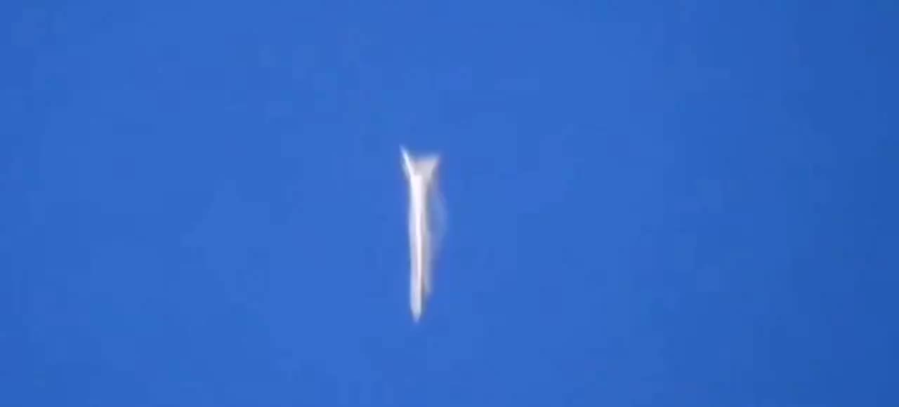 New 'UFO' Footage is Setting Off a Heated Internet Debate