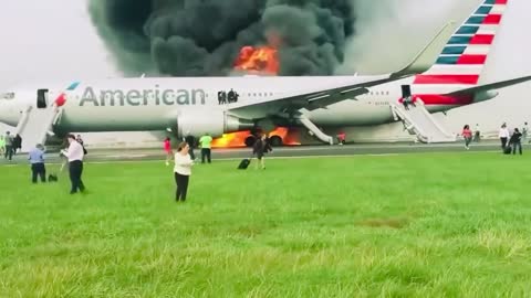 Omg 😱 Airplane ✈️ is on fire 🔥 real time caught on camera 📸