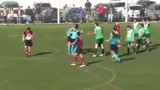 Mujer arbitro fue golpeada por un jugador en el fútbol argentino