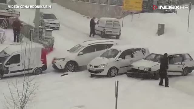 Lančani sudar zbog snijega u Istočnom Sarajevu