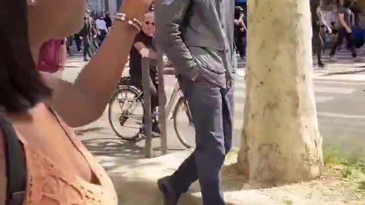 Hazafiakat mocskol egy néger Franciaországban