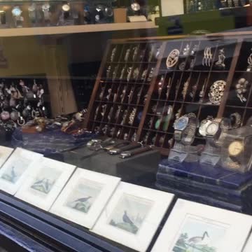 A antique store 🏬 in Amsterdam city 🌃