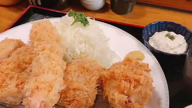 The meeting between shrimp and pork cutlet is delicious.