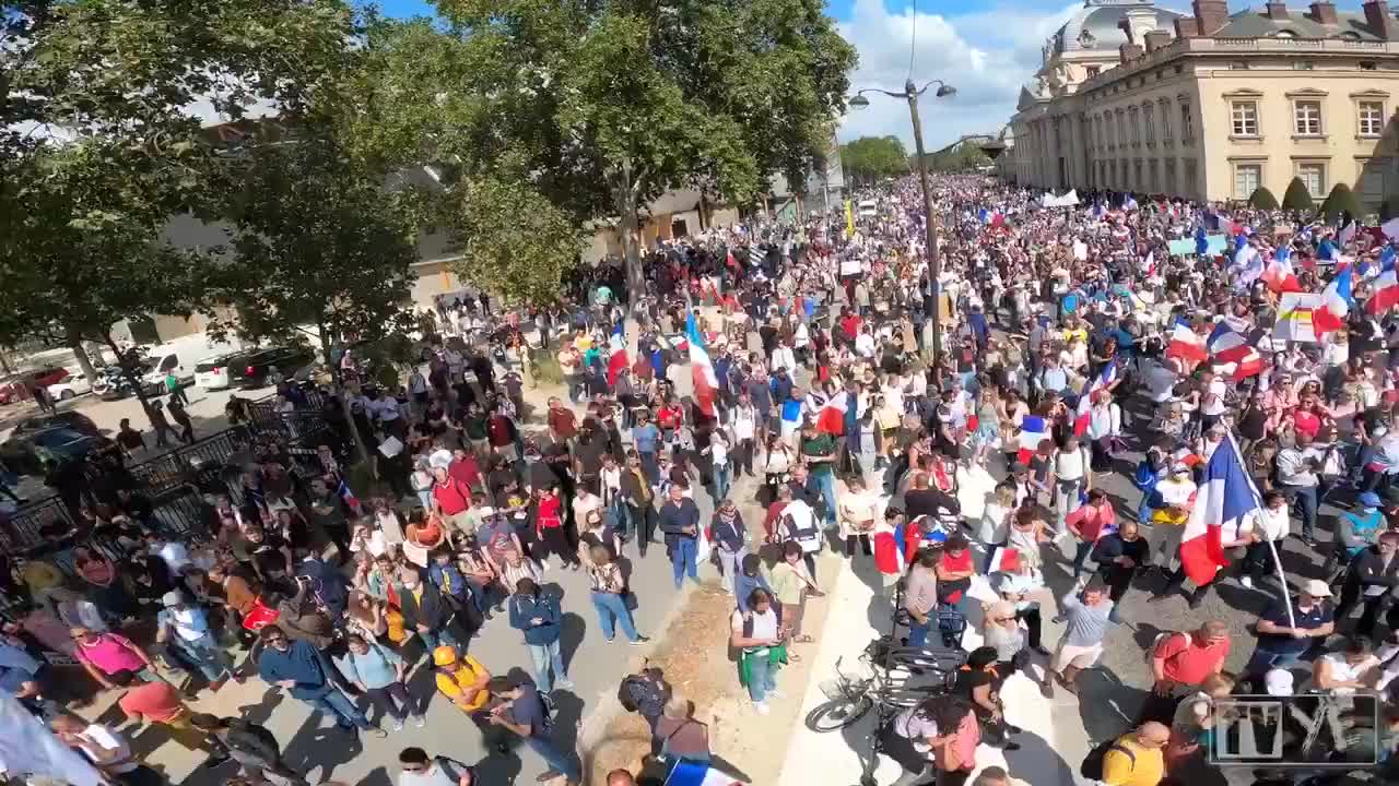 Un monde fou sur Paris le 28 Aout 2021