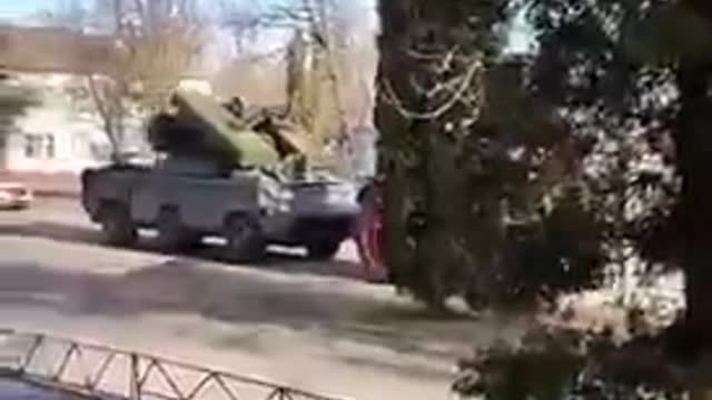 Ukrainian Locals Steal Russian Equipment - Combine Harvester Remix