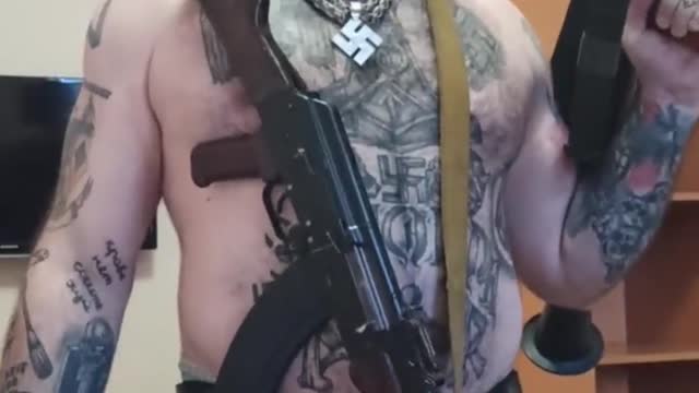 Membre du bataillon Azov menace les russes