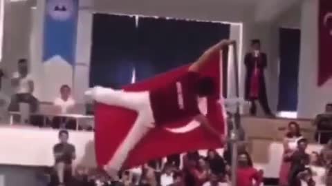 A man becomes part of the turkish flag