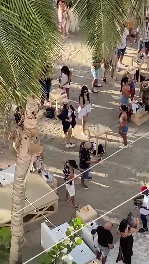 Fiesta electrónica sin control