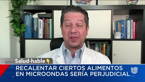 Recalentar estos alimentos en el microondas puede causar problemas de salud, según expertos