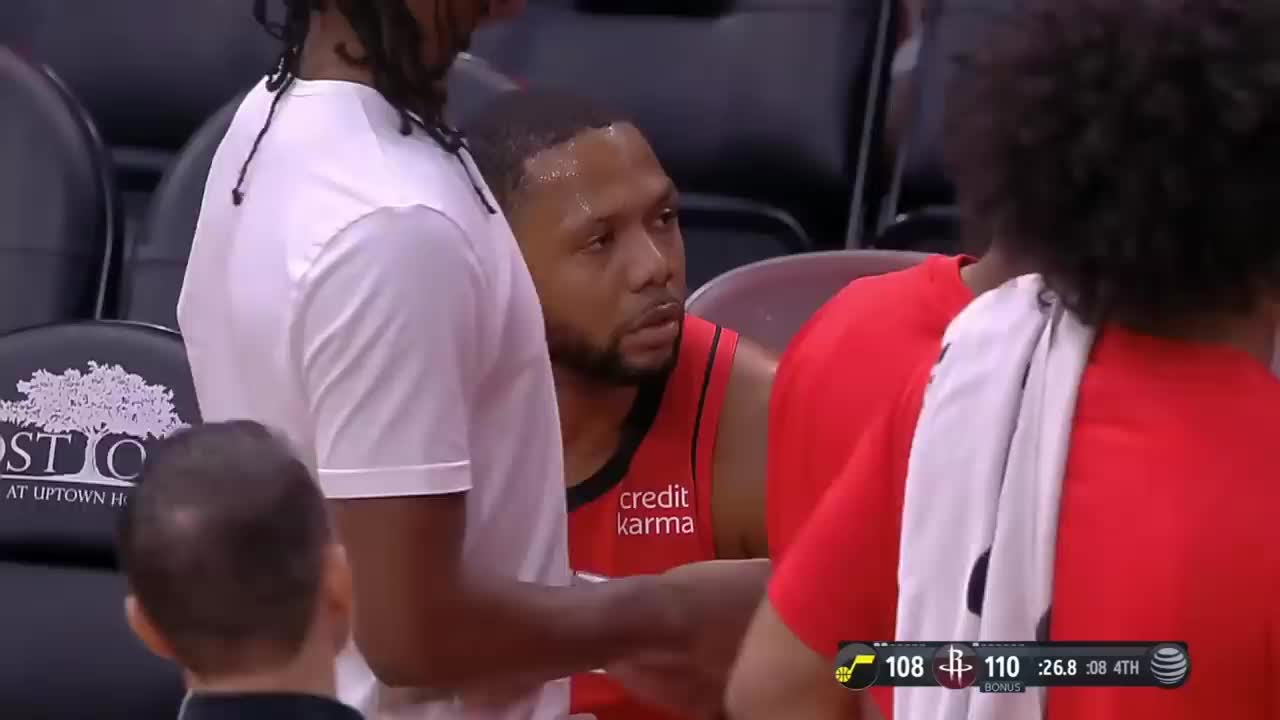 Jalen Green and Jabari Smith Jr argument on Rockets bench almost ends in fight