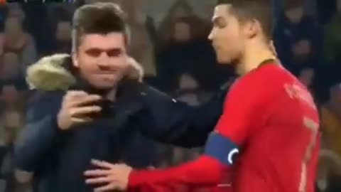 Fan tries he's luck with Cristiano Ronaldo