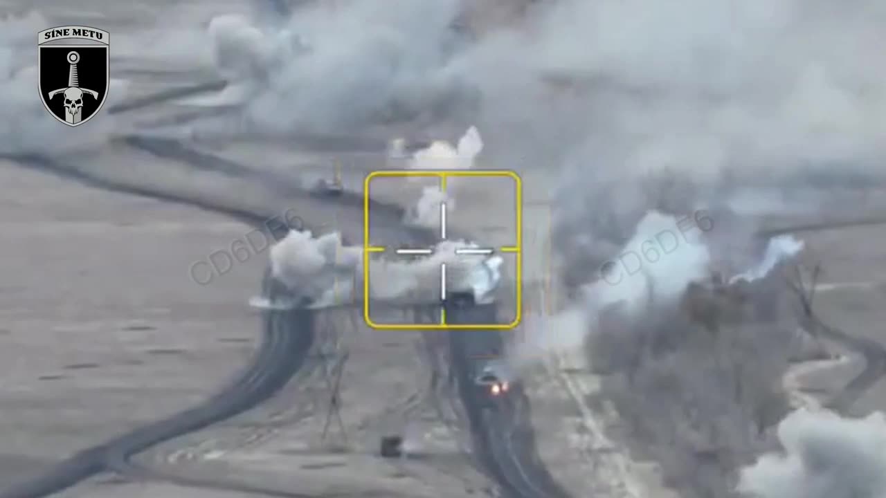 Incredible Footage! Leopard 2 Tank Single-Handedly Stops Russian Armored Convoy