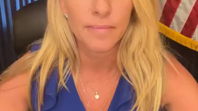 AOC just faked being handcuffed to sell her lie.