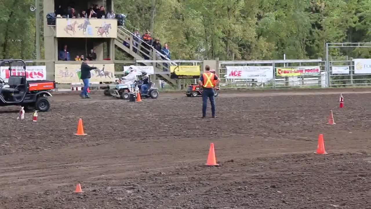 Modern Homesteading - Spotlight - Rock Creek Fall Fair - Lawn Mower Races