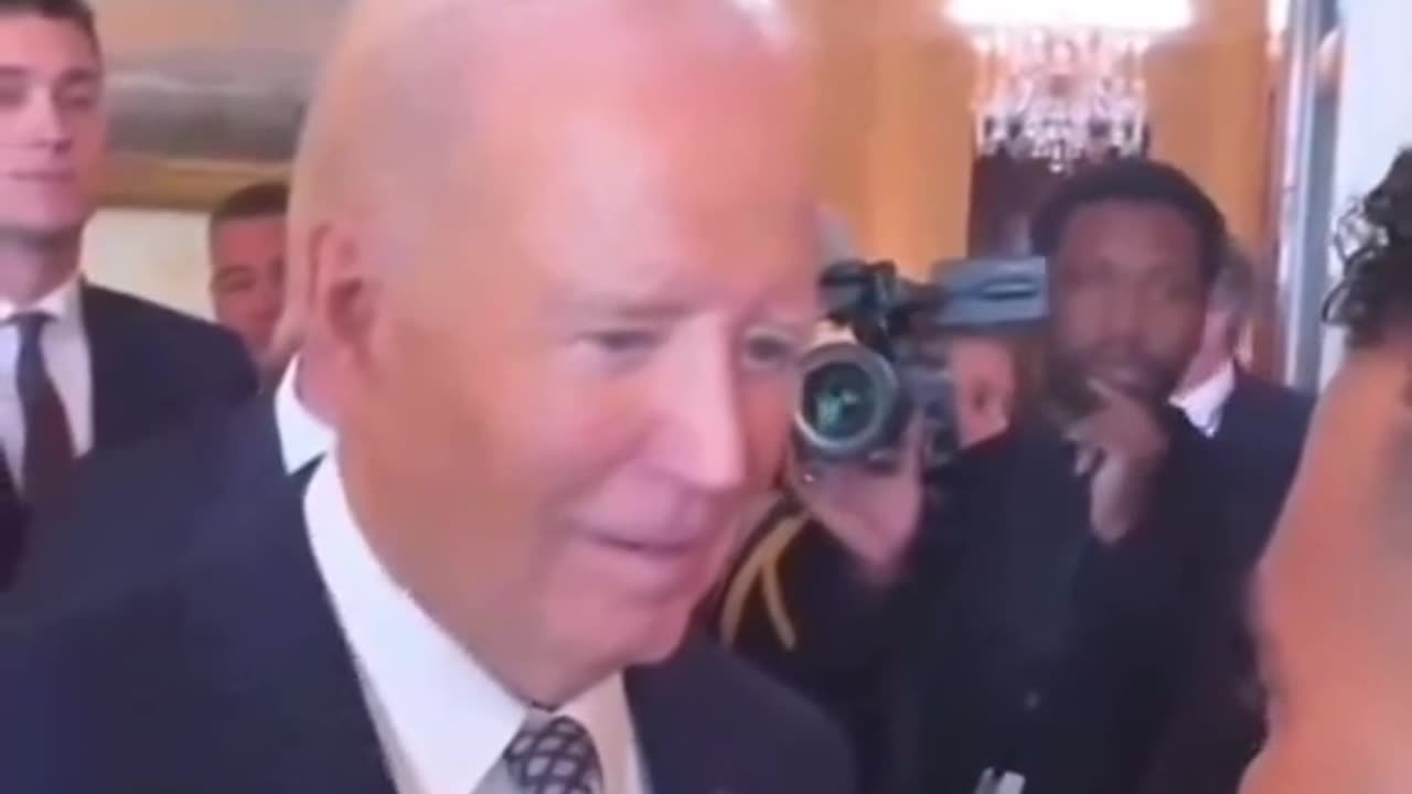 Bumbling Biden Gets Completely Lost In His Own Mind While Talking To People In Viral Clip
