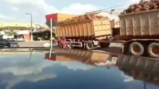 Amazing Funny Giant Truck