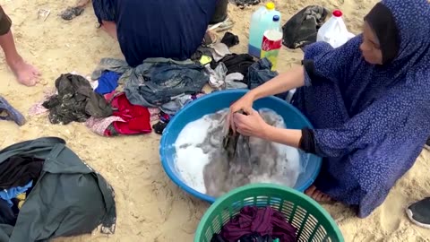 Gaza resorts to the sea amid lack of clean water