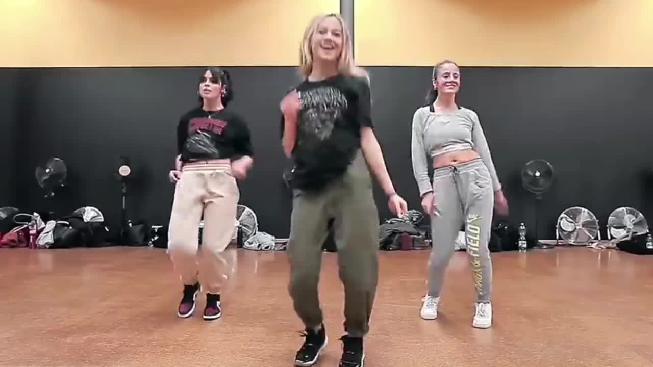 Dance Monkey - Tones and I / Choreography by Desireé Leucci / DANCE