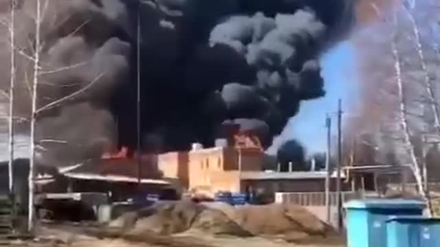 21.04.2022 Russia's Dmitrievsky chemical plant in the city of Kineshma is on fire!