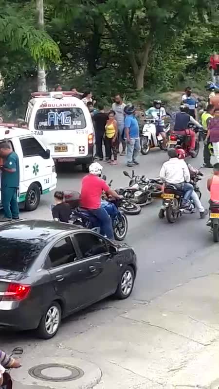 Dos ambulancias se chocaron cuando se aproximaban atender a motociclistas lesionados en Bucaramanga