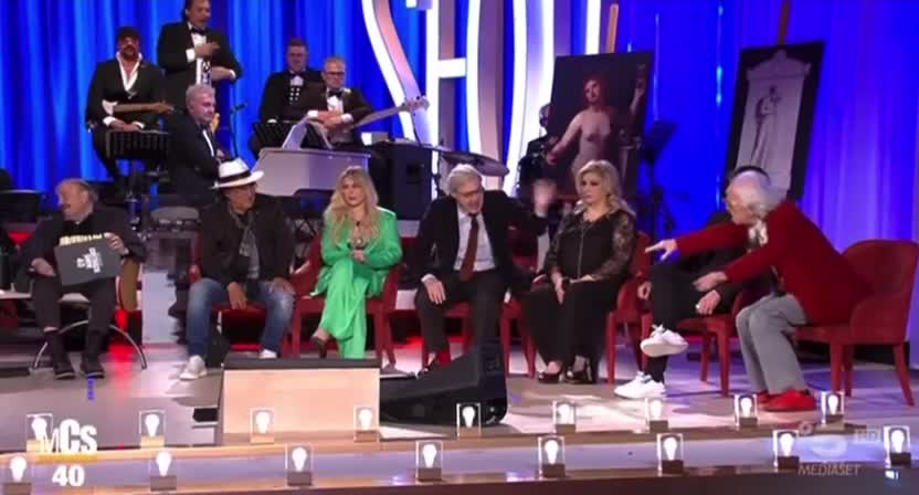 Mughini aggredisce Sgarbi al Maurizio Costanzo Show