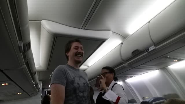 Pilot Surprises Expectant Father With In-flight Announcement