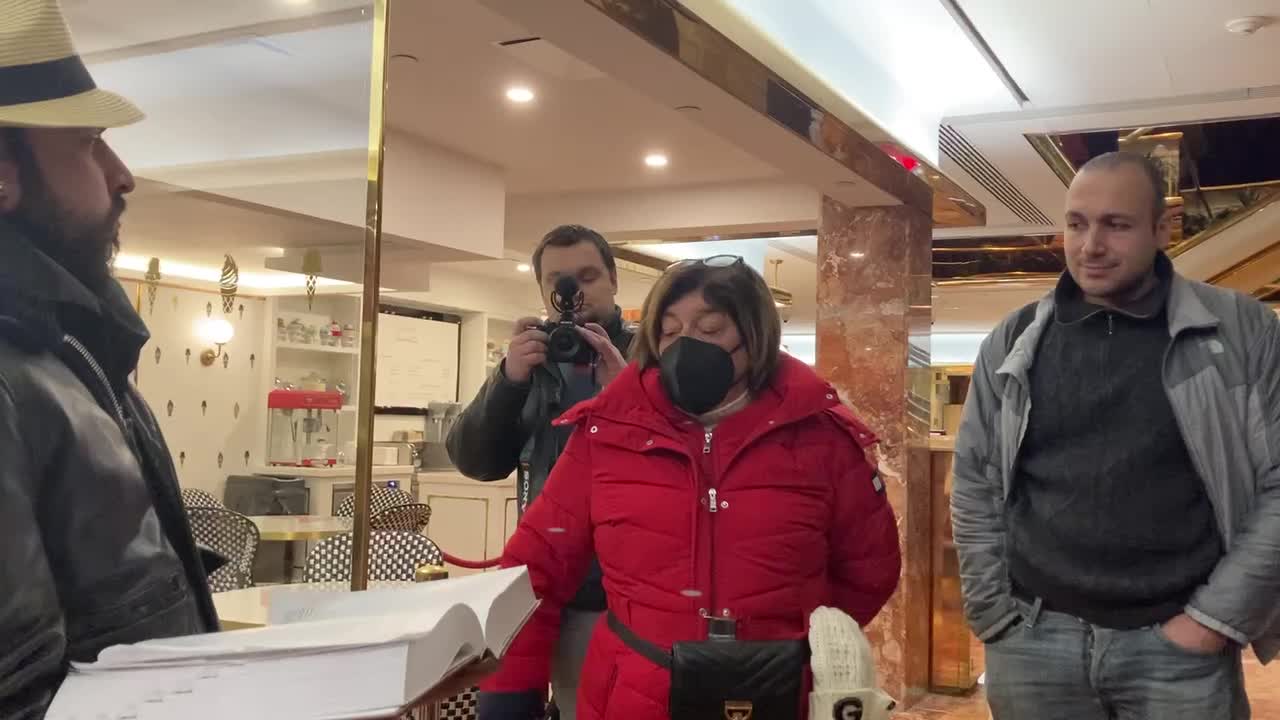 NEW YORKERS disrupt nazi tactics of Trump Grill 6th Jan