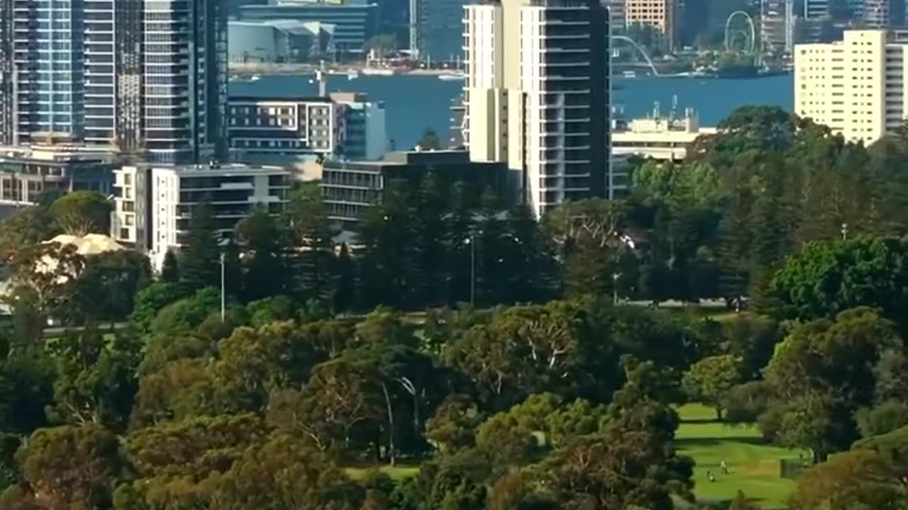 The world's most lonely city Perth has no neighbors around 1,800 kilometers around.