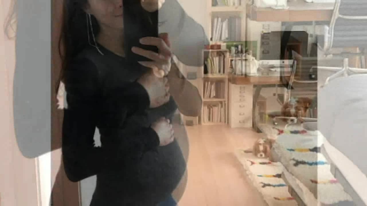 Kahi Who's 21 Weeks Pregnant Greets Fans With A Selfie!