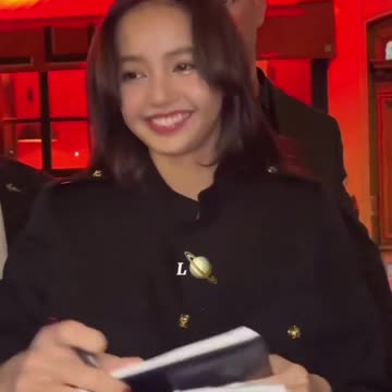 Lisa after Crazy Horse Paris Performance | Lisa BLACKPINK😊Sign Fan Latter #lisa #blackpink