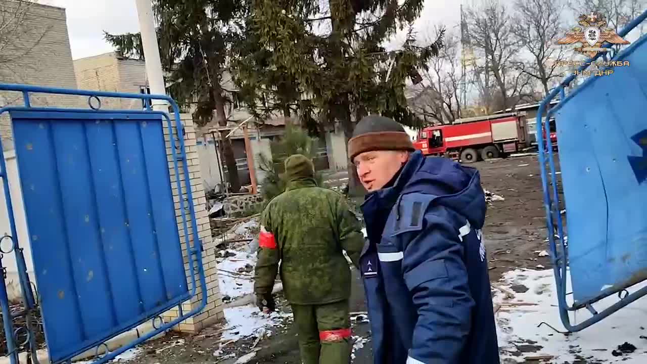 People's militia of the DPR in the liberated Volnovakha.