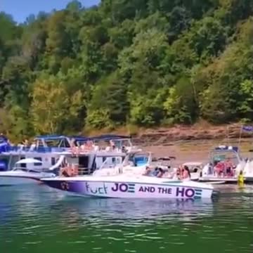 LOVE THIS BOAT!!!😂😂😂